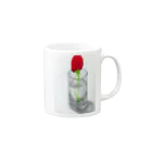 Danke Shoot Coffeeのカーネーション買う金ないので(赤色) Mug :right side of the handle