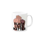 RIRI_designのBLACK LIVES MATTER（ブラック・ライブス・マター）拳 Mug :right side of the handle