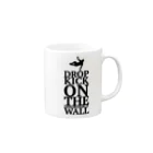 DK_onThe_DWの秩序のない壁にドロップキック Mug :right side of the handle