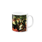 世界の絵画アートグッズのアウグスト・マッケ 《庭のレストラン》 Mug :right side of the handle