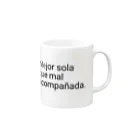 ラテン系和訳 Traducción de músicaのMejor sola que mal acompañada. スペイン語 Mug :right side of the handle