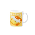 ぴょろりんちょ🐤のおいしそうなぴよと卵 Mug :right side of the handle