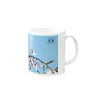 CHICHI&CAMERAのスズメ Mug :right side of the handle