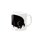 タバタ画房のふてぶてしいクロねこ Mug :right side of the handle