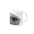 キジトラかもしれないのキジトラ猫お腹たぷ〜ん Mug :right side of the handle