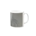 くるくるアートの靴ばきりん Mug :right side of the handle