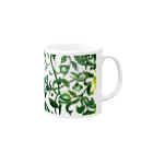 glass.saoriのgreen flowers 緑の花唐草 Mug :right side of the handle