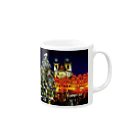 GALLERY misutawoのプラハ 夜のクリスマスツリーとティーン教会 Mug :right side of the handle