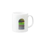 YUKI YOSHIDAの門をくぐれば Mug :right side of the handle