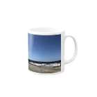 我欲無欲のビーチクリーンしてる海岸 Mug :right side of the handle