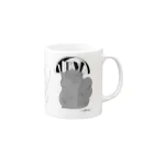 かわむショップ　suzuri支店のねこの本棚（３ひき） Mug :right side of the handle