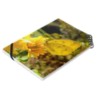 六号商店の花とキタキチョウ Notebook :placed flat
