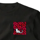 おかづあいのねこちゅうしんの白猫と薔薇 ワンポイントTシャツ