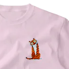 segasworksのトラちゃんまみれの中の真ん中のトラちゃん ワンポイントTシャツ
