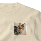 OkometoOmochiの横向き猫 One Point T-Shirt