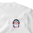 Vasetti_pressの赤いヘッドホンを付けているペンギン ワンポイントTシャツ