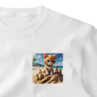 サイバーセキュリティマネジメントオフィスの砂の城で遊ぶ猫 ワンポイントTシャツ