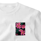 Q_kyuのPINK FLOWERS with Dark Background ワンポイントTシャツ