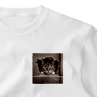 jaguar3の隙間からこんにちは猫 One Point T-Shirt