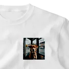 kokin0のバスの中で座る犬 dog sitting on the bus One Point T-Shirt