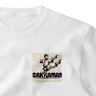 カワウソダディのSAKITAMAN_飛び蹴り ワンポイントTシャツ