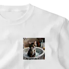 森の雑貨屋の洗面器で遊んでいる子猫 One Point T-Shirt