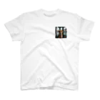 kokin0のバスの中で座る犬 dog sitting on the bus One Point T-Shirt