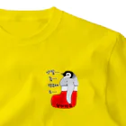 LalaHangeulのクリスマスの靴下が小さ過ぎると文句を言う皇帝ペンギンの子供　ハングルデザイン One Point T-Shirt