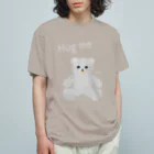cocoartの雑貨屋さんの【Hug me】（白くま） オーガニックコットンTシャツ