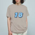 ハッピーピープル。のナンバーTシャツ。18。 Organic Cotton T-Shirt