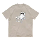 V Voca.のデッキチェアに座る猫 A オーガニックコットンTシャツ