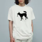 もけけ工房 SUZURI店の黒い犬と棒 オーガニックコットンTシャツ