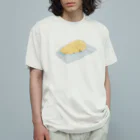 イエネコのビニールの下でごめん寝する茶トラ猫 Organic Cotton T-Shirt