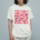 Katie（カチエ）の抽象的な手描きの花柄（ピンク） オーガニックコットンTシャツ