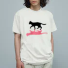 小鳥と映画館の黒猫と影　ピンク オーガニックコットンTシャツ