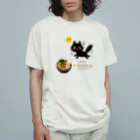 MirofuruDesignのラーメンが大好きな黒猫がラーメンを見つけて驚いている Organic Cotton T-Shirt