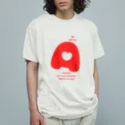 笑う犬のTシャツ屋さんの「可愛らしく、首をかしげるA」めちゃかわ半袖・長袖Tシャツ♪・正面プリント（文字色→赤） 유기농 코튼 티셔츠