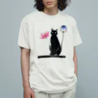 幸運のしっぽの黒猫と花 オーガニックコットンTシャツ