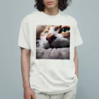 feliceのカーペットでごろんとする猫 Organic Cotton T-Shirt