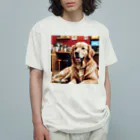 golden99のカフェでリラックスしているゴールデンレトリバー Organic Cotton T-Shirt