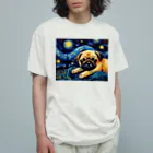 Dog Art Museumの【星降る夜 - パグ犬の子犬 No.3】 オーガニックコットンTシャツ