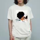 ma_vckの男性と愛らしいワンちゃんが共演するスタイリッシュな日常シーン Organic Cotton T-Shirt