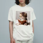 しんふぉショップの読書する赤ちゃんネコのグッズ Organic Cotton T-Shirt