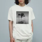 million-mindの朝靄の湖畔に浮かぶ木 Organic Cotton T-Shirt