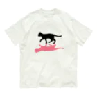 小鳥と映画館の黒猫と影　ピンク オーガニックコットンTシャツ