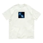 itacyoko(AIイラスト屋)の宇宙に輝く青い光 オーガニックコットンTシャツ