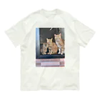 ANAROGUの出窓で飼い主帰るを待つ猫たち Organic Cotton T-Shirt