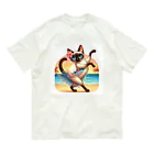 猫と紡ぐ物語のリズム感抜群！長身な白シャムネコがビーチでランバダダンス！  Organic Cotton T-Shirt