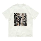 ryouskyの灰色の都会の舗道を歩く紳士 Organic Cotton T-Shirt