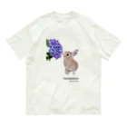 j8ie de vivre♪のうさぎと花　初めて紫陽花と出会ったうさぎ オーガニックコットンTシャツ